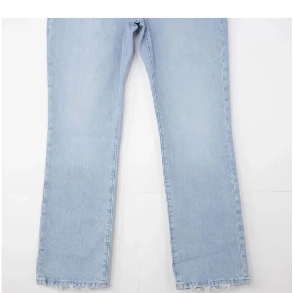 NWOT Madewell Light Blue Slim Demi Boot Jeans In “Bellmeade” Wash. Size 24”. - Picture 7 of 9
